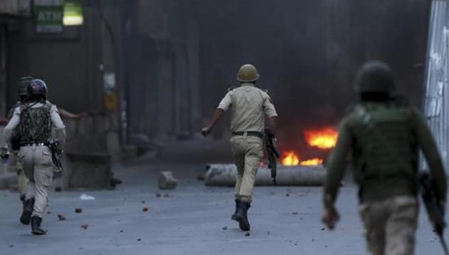 Security personnel on guard after shops, businesses and schools were shut down in response to a strike call given by separatists on June 21, 2018.(AP)