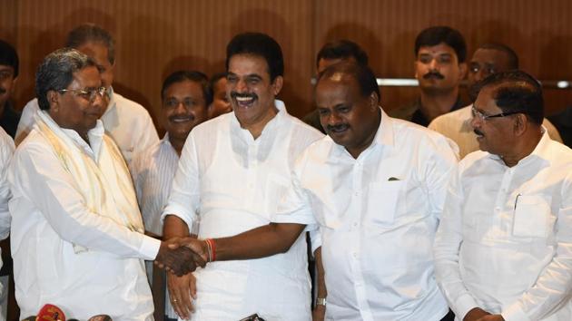 Congress leader KC Venugopal shares a light moment with former chief minister Siddaramaiah in the presence of deputy chief minister Parmeshwara and chief minister of Karnataka Kumarswamy after a joint press conference to announce the distribution of portfolio sharing in Karnataka, in Bengaluru, on June 1.(Arijit Sen/HT File Photo)