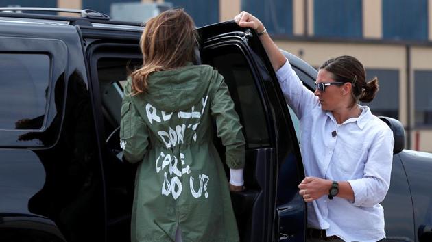 US first lady Melania Trump walks from her to her motorcade wearing a Zara design jacket with the phrase "I Really Don't Care. Do U?" on the back as she returns to Washington from a visit to the U.S.-Mexico border area in Texas, at Joint Base Andrews, Maryland, US, June 21, 2018.(REUTERS Photo) US first lady Melania Trump walks from her to her motorcade wearing a Zara design jacket with the phrase "I Really Don't Care. Do U?" on the back as she returns to Washington from a visit to the U.S.-Mexico border area in Texas, at Joint Base Andrews, Maryland, US, June 21, 2018.(REUTERS Photo)