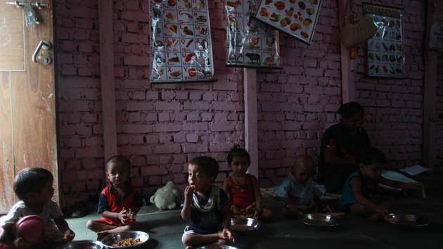 Kids eating food at Apnalaya in Govandi(HT Photo)