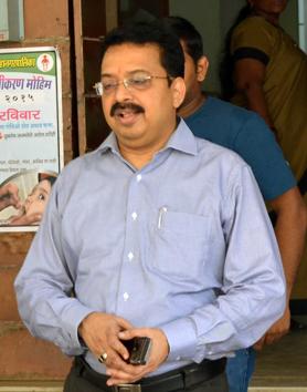 KDMC additional commissioner Sanjay Gharat was arrested by the Thane Anti-Corruption Bureau (ACB) on June 14 along with two clerks of the civic body in a ₹8-lakh graft case. (HT Photo) KDMC additional commissioner Sanjay Gharat was arrested by the Thane Anti-Corruption Bureau (ACB) on June 14 along with two clerks of the civic body in a ₹8-lakh graft case. (HT Photo)