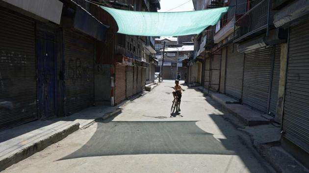 A boy rides a bicycle during a one-day strike called by separatists in Srinagar, Jammu and Kashmir on June 21, 2018. Separatists had called a one-day strike against recent civilian deaths and the killing of veteran journalist Shujaat Bukhari. (Tauseef Mustafa / AFP) A boy rides a bicycle during a one-day strike called by separatists in Srinagar, Jammu and Kashmir on June 21, 2018. Separatists had called a one-day strike against recent civilian deaths and the killing of veteran journalist Shujaat Bukhari. (Tauseef Mustafa / AFP)