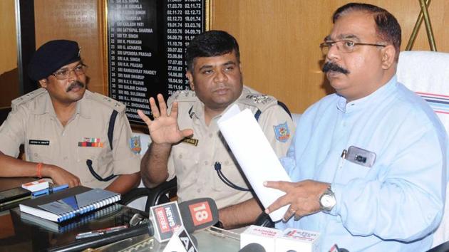 Deputy Inspector General (DIG) Amol V Homkar and Khunti Suprientendent of police Ashwani Kumar Sinha addressing a press conference on the recent Khunti rape incident in Ranchi, India, on June 23, 2018.(Diwakar Prasad/ Hindustan Times) Deputy Inspector General (DIG) Amol V Homkar and Khunti Suprientendent of police Ashwani Kumar Sinha addressing a press conference on the recent Khunti rape incident in Ranchi, India, on June 23, 2018.(Diwakar Prasad/ Hindustan Times)