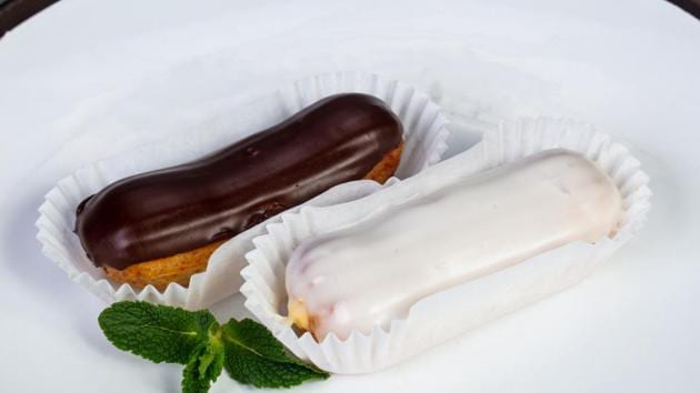 Read on to know how to make delicious eclairs.(Shutterstock)