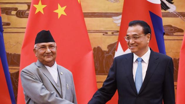 Nepal's Prime Minister K.P. Sharma Oli shakes hand with Chinese Premier Li Keqiang during a signing ceremony at the Great Hall of the People in Beijing, China June 21, 2018. (REUTERS) Nepal's Prime Minister K.P. Sharma Oli shakes hand with Chinese Premier Li Keqiang during a signing ceremony at the Great Hall of the People in Beijing, China June 21, 2018. (REUTERS)