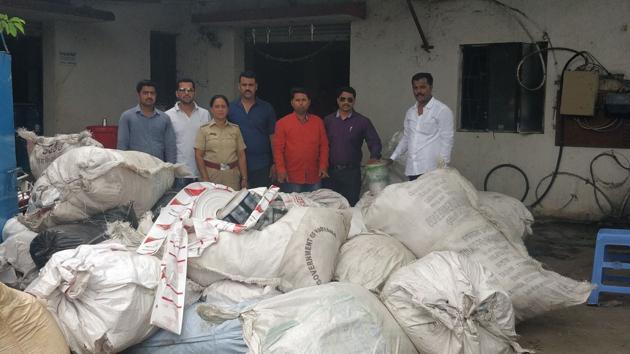 Following the state government’s decision, the PMC undertook an awareness drive among the citizens to dissuade them from using plastic.(HT PHOTO) Following the state government’s decision, the PMC undertook an awareness drive among the citizens to dissuade them from using plastic.(HT PHOTO)