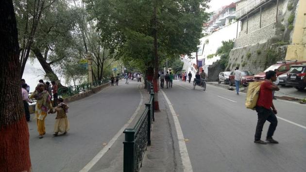 Over the past few days, number of tourists entering and leaving Nainital has almost balanced.(HT Photo)