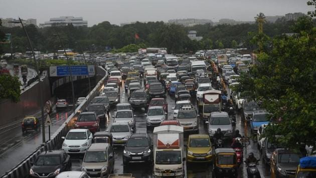 A traffic snarl on the Western Express Highway due to the rains at Vile Parle. With more than 2,000 traffic constables and 750 wardens out on the roads, the traffic police have been instructed to be prepared for waterlogging owing to mega projects such as Metro construction. (Satyabrata Tripathy / HT Photo) A traffic snarl on the Western Express Highway due to the rains at Vile Parle. With more than 2,000 traffic constables and 750 wardens out on the roads, the traffic police have been instructed to be prepared for waterlogging owing to mega projects such as Metro construction. (Satyabrata Tripathy / HT Photo)