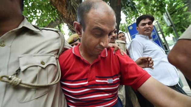 Accused Army Major Nikhil Handa being taken by police to be produced at the Patiala House Courts, in New Delhi.(PTI Photo)