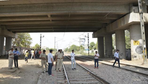 An elderly man allegedly committed suicide by jumping before a speeding train in Muzaffarnagar.(Representative Image/Sakib Ali /Hindustan Times)