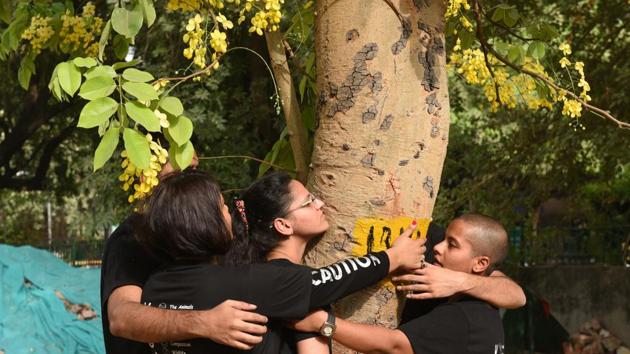 People hug a tree as they protest against the cutting of trees at Sarojini Nagar in New Delhi. (Sonu Mehta/HT File Photo) People hug a tree as they protest against the cutting of trees at Sarojini Nagar in New Delhi. (Sonu Mehta/HT File Photo)