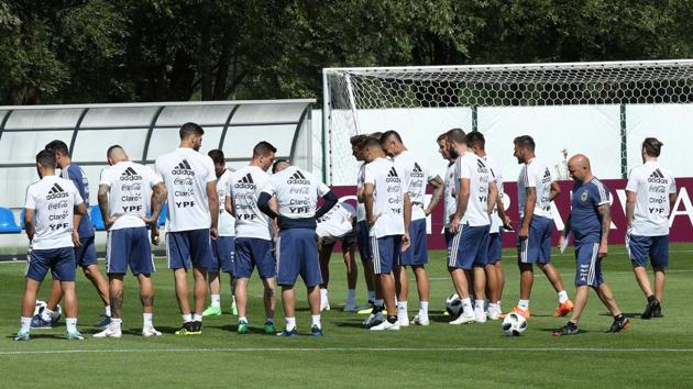 Argentina coach Jorge Sampaoli and players during training at the Bronnitsy Training Centre in Moscow Region on Monday.(Reuters)