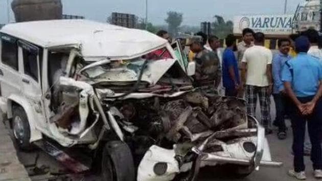 The ill-fated SUV that hit a dumper in Malda’s Baishnabnagar on Tuesday. (Rahul Mandal/HT Photo) The ill-fated SUV that hit a dumper in Malda’s Baishnabnagar on Tuesday. (Rahul Mandal/HT Photo)