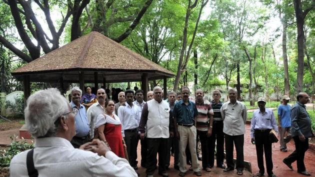 Investors affected by the DSK scam gather at Chittaranjan Vatika in Model colony on Sunday. (HT photo) Investors affected by the DSK scam gather at Chittaranjan Vatika in Model colony on Sunday. (HT photo)