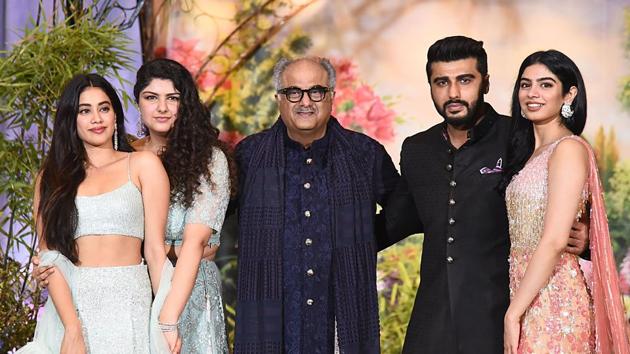 Indian Bollywood film producer and director Boney Kapoor (C) poses for a picture with his daughters Janhvi Kapoor (L), Anshula Kapoor (2L) and Khushi Kapoor (R) and son Arjun Kapoor (2L) during the wedding reception of actor Sonam Kapoor and businessman Anand Ahuja in Mumbai late on May 8, 2018.(AFP)