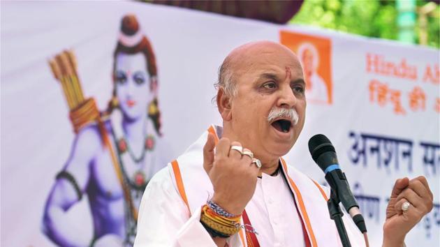 Former VHP leader Pravin Togadia addresses the public during an indefinite fast outside the state VHP headquarters in Ahmedabad recently.(PTI Photo)