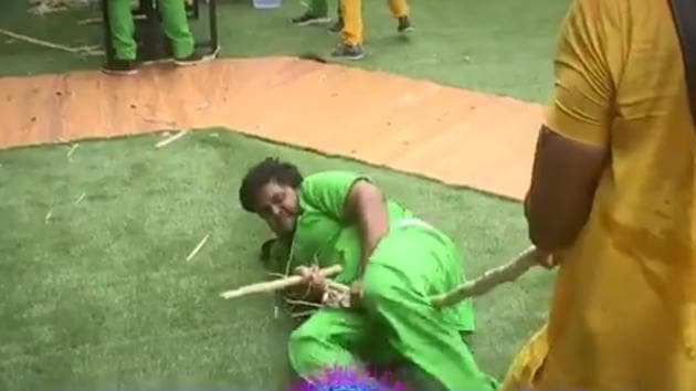 Bigg Boss 2 Telugu, episode 17: Ganesh cheats in the sugarcane juice task. Bigg Boss 2 Telugu, episode 17: Ganesh cheats in the sugarcane juice task.