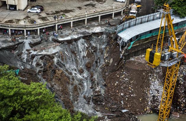 Loose soil from the spot slid away at 3.20pm on Tuesday, triggering fears of another landslide at the spot. (Satish Bate/HT Photo) Loose soil from the spot slid away at 3.20pm on Tuesday, triggering fears of another landslide at the spot. (Satish Bate/HT Photo)