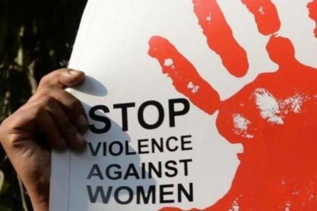 (FILES) According to the Thomson-Reuters survey, India is the most dangerous place for women . / AFP PHOTO / SAJJAD HUSSAIN (AFP) (FILES) According to the Thomson-Reuters survey, India is the most dangerous place for women . / AFP PHOTO / SAJJAD HUSSAIN (AFP)