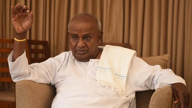 Janata Dal (Secular) chief H D Deve Gowda rejected former Karnataka chief minister Siddaramaiah’s suggestion that the state’s coalition government present a supplementary budget, citing a parliamentary precedent involving him as the Prime Minister. Gowda said a fresh budget was needed for the new government to send a message to the state’s people and to incorporate schemes the Congress and the JD(S) had promised during assembly elections. (Arijit Sen / HT File)