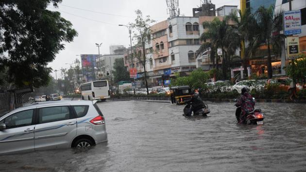 Pune is on the path to glory through its Smart City mission. But whoever planned this junction in Chinchwad, is quite clearly not. When riders have to surf on their scooters through water logged streets deeper than seas, we realise that being ‘smart’ not more infrastructure, but efficient infrastructure. (HT PHOTO) 
