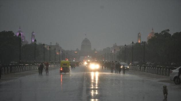 Heavy pre-monsson showers expected to lash Delhi on Wednesday. (Anushree Fadnavis/HT Photo) Heavy pre-monsson showers expected to lash Delhi on Wednesday. (Anushree Fadnavis/HT Photo)