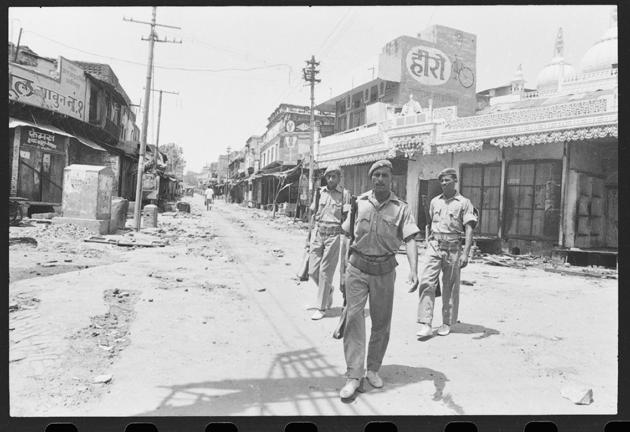 Police patrolling Aligarh town in Uttar Pradesh on 07 June, 1972, after curfew was imposed due to communal riots. (KK Chawla/HT Photo) Police patrolling Aligarh town in Uttar Pradesh on 07 June, 1972, after curfew was imposed due to communal riots. (KK Chawla/HT Photo)