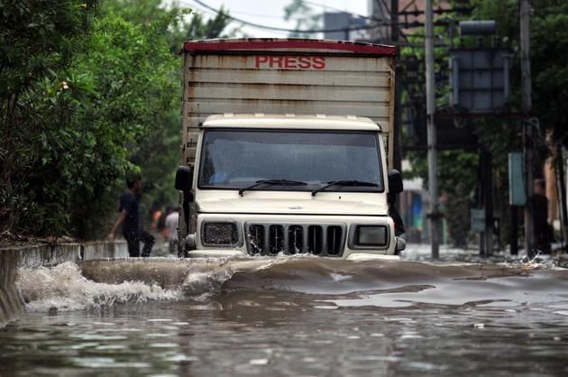 According to officials at IMD, the monsoon winds will grip the entire state of Punjab and Haryana by Friday night. (Pardeep Pandit/HT)