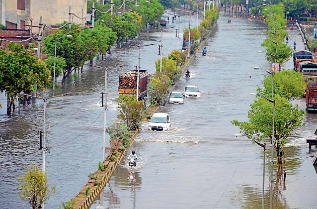 Vehcile wade through the water logged after pre-monsoon showers in Jalandhar on Thursday. (Pardeep Pandit/HT Photo) Vehcile wade through the water logged after pre-monsoon showers in Jalandhar on Thursday. (Pardeep Pandit/HT Photo)