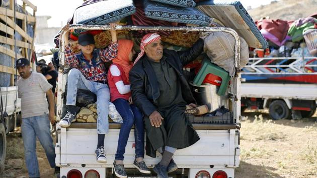 Photos: Towards Home And Reunions, Hundreds Of Syrians Leave Lebanon ...