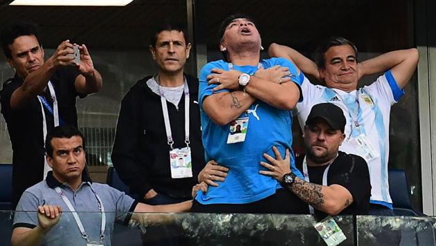 Former Argentina forward Diego Maradona (C) celebrates the opening goal during the FIFA World Cup Group D football match between Nigeria and Argentina at the Saint Petersburg Stadium.(AFP)