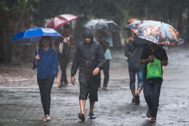 Rains test the mettle of Mumbaiites, says columnist Ayaz Memon. (Pratik Chorge/HT Photo) Rains test the mettle of Mumbaiites, says columnist Ayaz Memon. (Pratik Chorge/HT Photo)