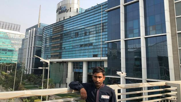 Samrat Das, a resident of West Bengal, works as a housekeeping staff in Gurgaon’s DLF Cybercity. (Mayank Austen Soofi/HT Photo) Samrat Das, a resident of West Bengal, works as a housekeeping staff in Gurgaon’s DLF Cybercity. (Mayank Austen Soofi/HT Photo)