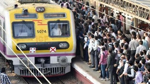 A 24-year-old was killed while a 59-year-old suffered injuries on Mumbai’s central line on Friday.(HT File Photo/Used for representational purpose)