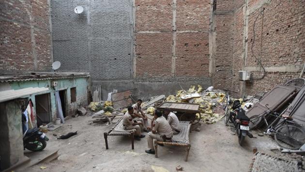 Police officials at the area where Bhadana was shot. Government officials concede that water supply is skewed. A densely populated area like Sangam Vihar receives hardly 30-40 litres of water per person per day against the standard requirement of 150 litres. Central New Delhi, the seat of power, and the city’s main army cantonment areas both get around 375 litres per day. (Anushree Fadnavis / HT Photo)