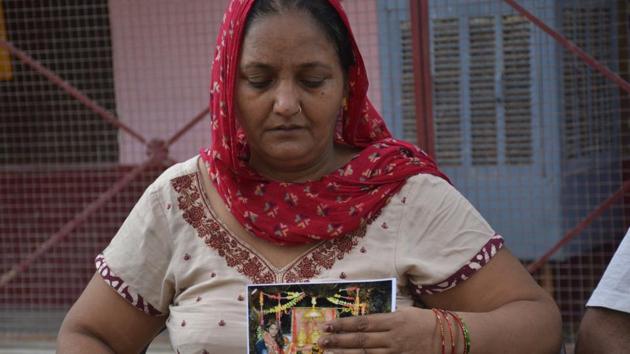 Beena, the mother of 25-year-old cab driver Renu Chaudhury who died after sustaining burns inside her car on June 24, 2018. (Sakib Ali/ Hindustan Times) Beena, the mother of 25-year-old cab driver Renu Chaudhury who died after sustaining burns inside her car on June 24, 2018. (Sakib Ali/ Hindustan Times)