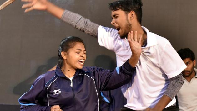 A trainer and a school girl participating in the self-defence combat skills during the Delhi Police (Southern Range) programme towards empowering women in New Delhi, India on Tuesday, December 26, 2017.(Sonu Mehta/HT PHOTO)