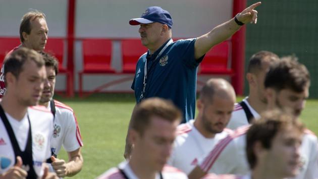 Russia head coach Stanislav Cherchesov (background centre) during the official training session of the Russian team prior to the round of 16 match between Russia and Spain at the 2018 FIFA World Cup at the Federal Sports Centre Novogorsk, near Moscow, Russia on June 29, 2018.(AP)