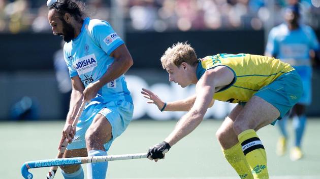 Sardar Singh vies for the ball with Aran Zalewski during India’s Champions Trophy final against Australia. (Frank Uijlenbroek)