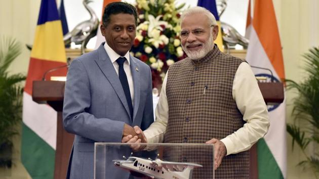 Prime Minister of India Narendra Modi shakes hands after handing over the replica of Dornier Aircraft to President of Seychelles Danny Antoine Rollen Faure, during a meeting at Hyderabad House in New Delhi on June 25, 2018. (Sonu Mehta / HT Photo) Prime Minister of India Narendra Modi shakes hands after handing over the replica of Dornier Aircraft to President of Seychelles Danny Antoine Rollen Faure, during a meeting at Hyderabad House in New Delhi on June 25, 2018. (Sonu Mehta / HT Photo)