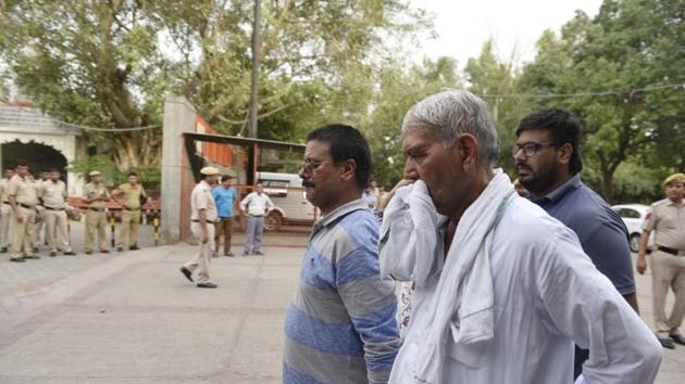Relatives of the family who were found dead in North Delhi’s Burari village arrive at the Nigambodh Ghat for the funeral rites. The autopsy confirmed death because of hanging for six of the 11 members of the family who were found dead in their home in north Delhi on Sunday. Police sources mentioned ‘ligature hanging’ as the reason behind the deaths. (Sanchit Khanna / HT photo) Relatives of the family who were found dead in North Delhi’s Burari village arrive at the Nigambodh Ghat for the funeral rites. The autopsy confirmed death because of hanging for six of the 11 members of the family who were found dead in their home in north Delhi on Sunday. Police sources mentioned ‘ligature hanging’ as the reason behind the deaths. (Sanchit Khanna / HT photo)