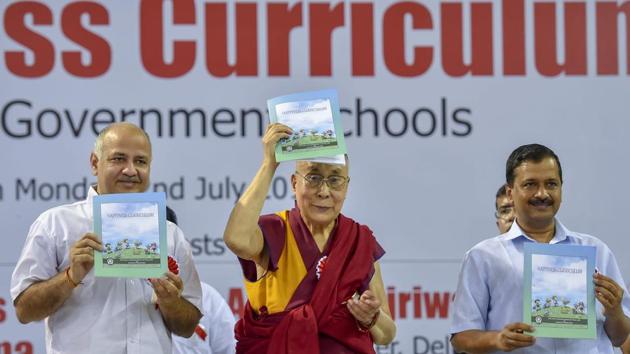 Tibetan spiritual leader Dalai Lama with Delhi Chief Minister Arvind Kejriwal and Deputy CM Manish Sisodia launches 'Happiness Curriculum' for the government schools at Thyagaraj Sports Complex in New Delhi on Monday.(PTI)