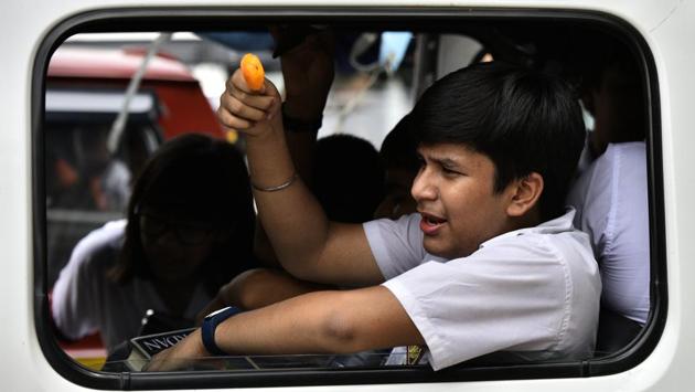 Students at Springdales School in Karol Bagh leave for home after schools re-opened after the summer vacations in New Delhi. (Anushree Fadnavis / HT Photo) Students at Springdales School in Karol Bagh leave for home after schools re-opened after the summer vacations in New Delhi. (Anushree Fadnavis / HT Photo)