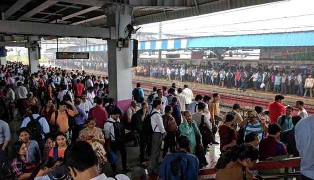 Commuters stranded at Borivili train station following a bridge collapse at Andheri station on Tuesday morning.(HT photo)
