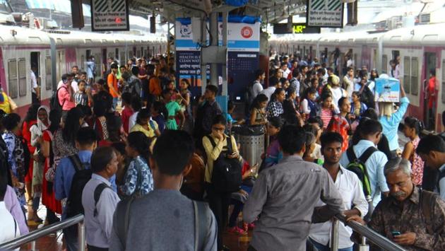 Commuters stranded at Borivali station. Railway Minister Piyush Goyal tweeted that he has ordered an enquiry into the bridge collapse. The minister also said that he has directed officials to speed up repair work and quickly restore rail traffic. Goyal is expected to arrive in Mumbai at 11:30 am and is likely to visit Andheri. (Pramod Thakur / HT Photo)