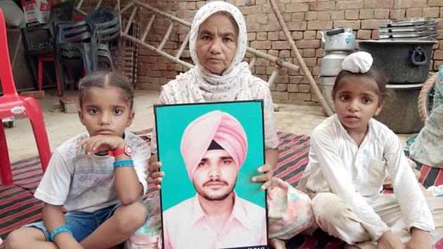 Gurbhej’s mother and children at their home.(Sameer Sehgal/HT Photo)