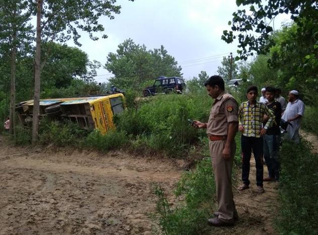 Police said there were 15 children in the bus, most from villages Pipalshah and Roni Harzeepur.(HT Photo)