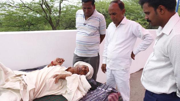 Angrez Singh, 70, a resident of Bandhwari is undergoing treatment for cancer. At least 13 instances of cancer-related deaths in the village that have taken place in the last eight months have been independently verified by HT. According to Roop Chand, a local from nearby Mandi Village, who is a retired army doctor and cancer survivor, contaminated groundwater, is responsible for the problem. (Yogendra Kumar / HT Photo)