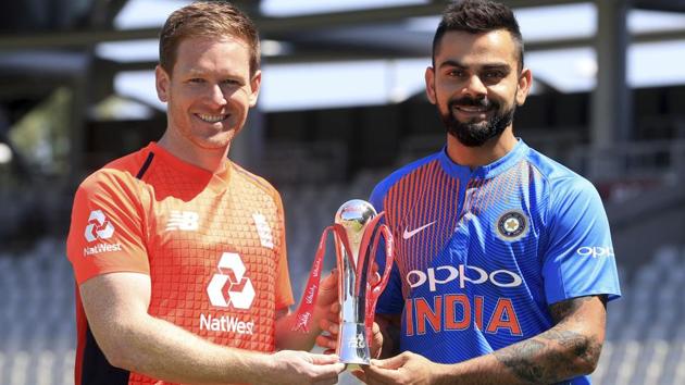 England skipper Eoin Morgan (L) and India captain Virat Kohli pose with the series trophy between nets sessions at The Emirates Old Trafford, Manchester, England on July 2, 2018. (AP)