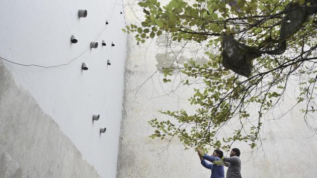 Eleven mysterious pipes protrude from the house where 11 members of the Bhatia family allegedly committed suicide in Burari. Notes procured by officials revealed Lalit Bhatia was ‘taking instructions’ about property, business and family responsibilities from his dead father. He would attribute all the ritualistic activities to ‘upar se aadesh’. The notes also spoke about strictly following the rituals to escape consequences. (Sanchit Khanna / HT File)
